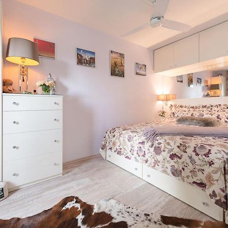 Hartha Apartment Luaran gambar